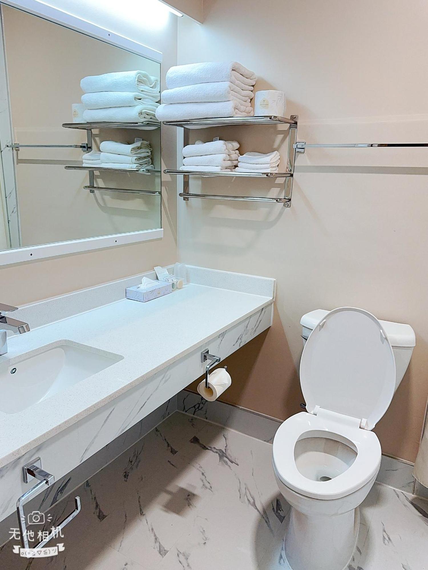 Wells Gray Inn Clearwater Extérieur photo