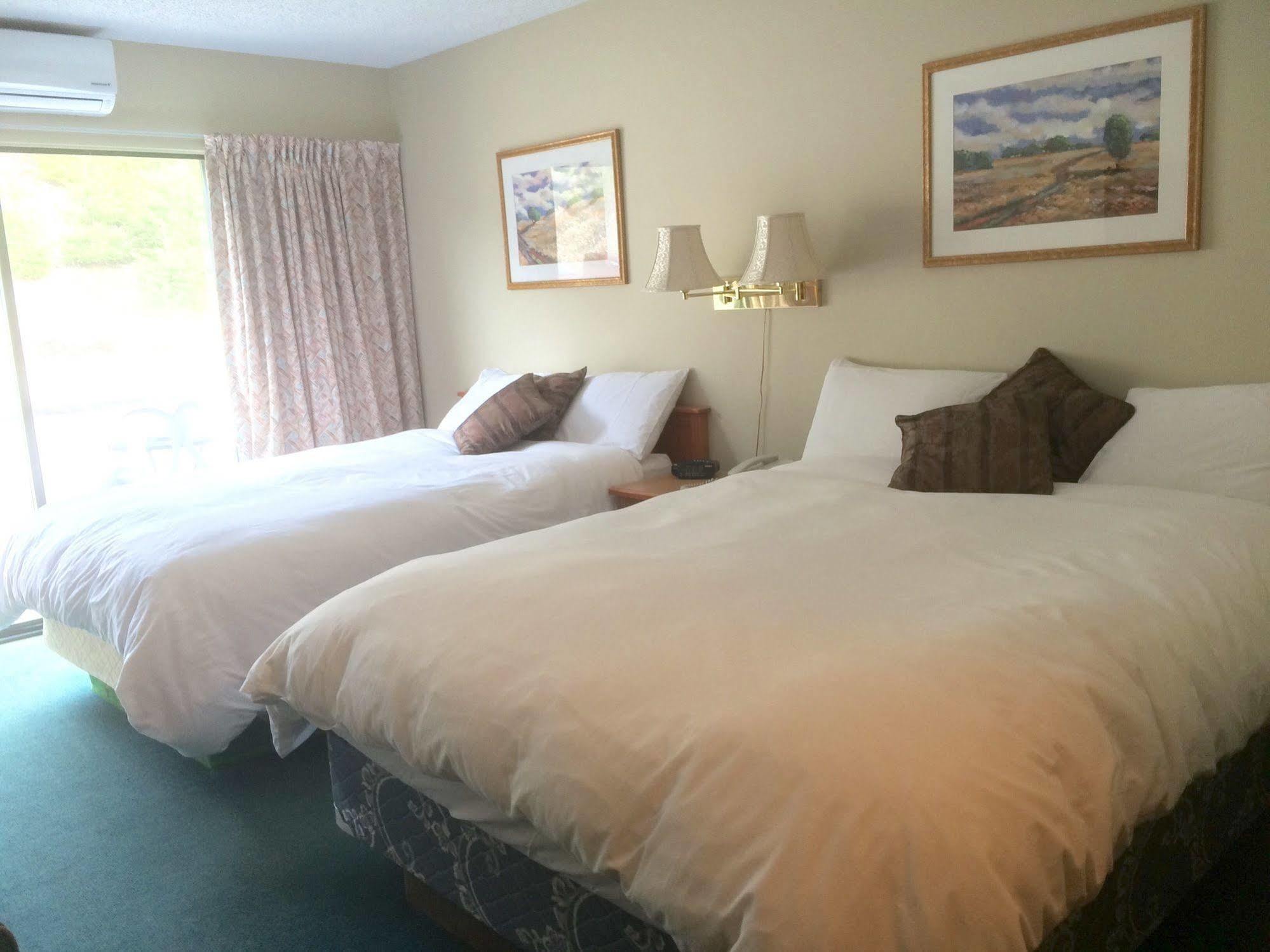Wells Gray Inn Clearwater Extérieur photo