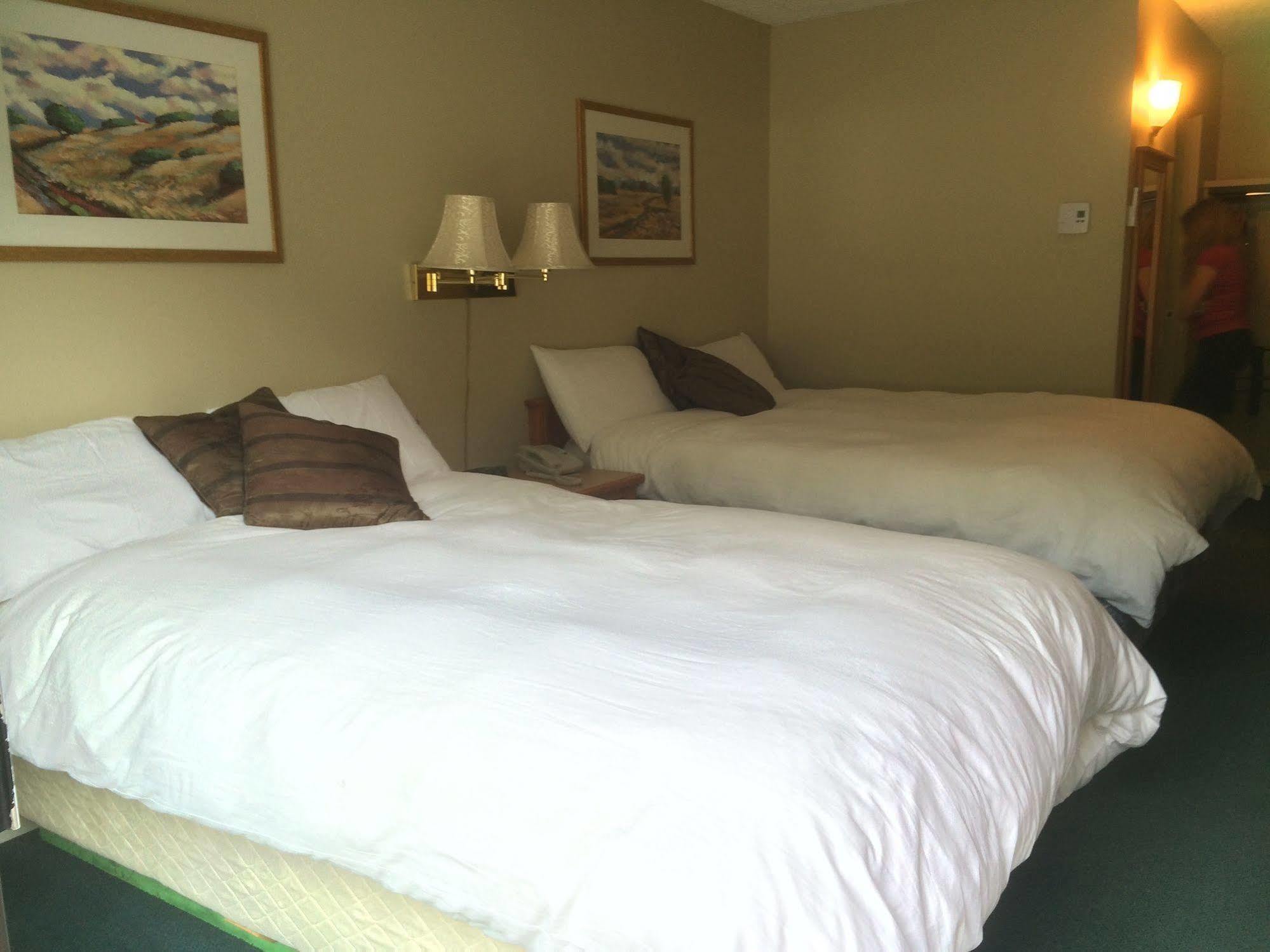 Wells Gray Inn Clearwater Extérieur photo